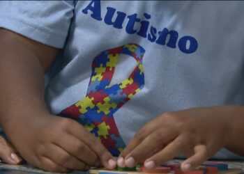 Justiça mantém redução de jornada em 50% para servidor de Mossoró que cuida de filho com autismo