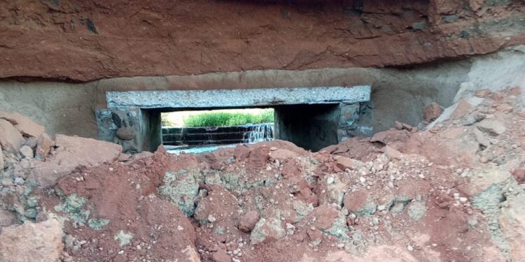Buraco sob RN-233 preocupa moradores, mas DER descarta risco de desabamento