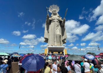 Milhares de fiéis celebram o Dia de Santa Rita de Cássia em visita à maior estátua católica do mundo