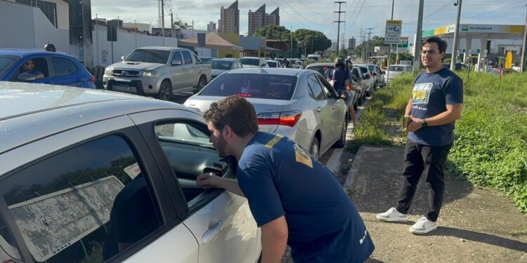 Dia Livre de Impostos tem filas por gasolina a R$ 4,49 em Natal