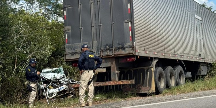 Acidente entre carreta e carros deixa uma pessoa morta na Grande Natal