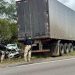 Acidente entre carreta e carros deixa uma pessoa morta na Grande Natal